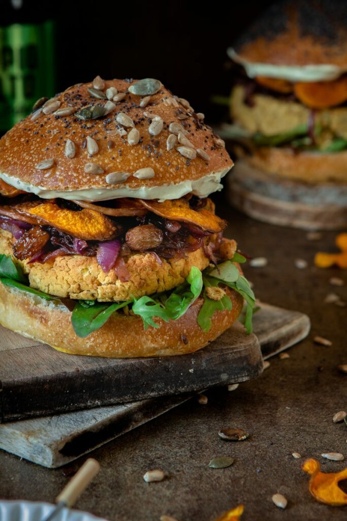 BURGER DI CECI CON CIPOLLA CARAMELLATA